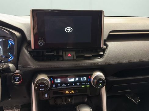 Used 2025 Toyota RAV4 XLE AWD/4WD image 11