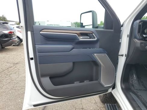 Certified 2025 Chevrolet Silverado 2500 High Country w/ Technology Package AWD/4WD image 18