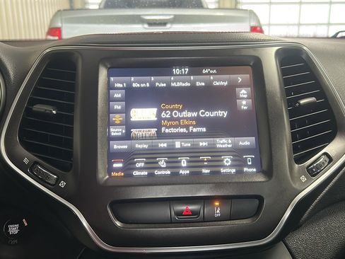 Used 2022 Jeep Cherokee Trailhawk w/ Sun, Sound & Nav Group AWD/4WD image 20