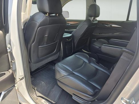 Used 2019 Cadillac Escalade Luxury AWD/4WD image 12