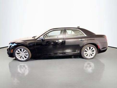 Used 2019 Chrysler 300 Limited image 6