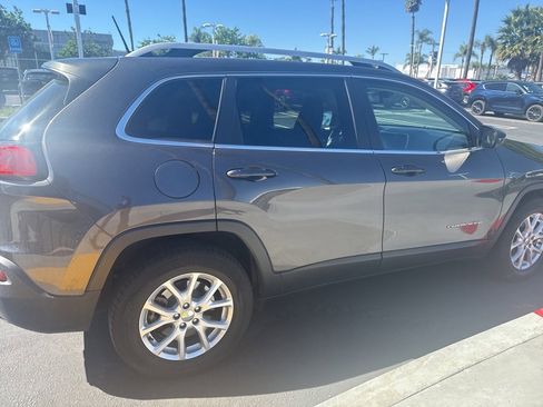 Used 2018 Jeep Cherokee Latitude Plus w/ Cold Weather Group image 30
