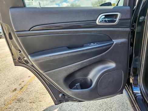 Used 2021 Jeep Grand Cherokee Laredo AWD/4WD image 19