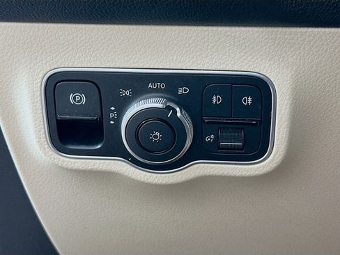 Used 2025 Mercedes-Benz GLB 250 image 17