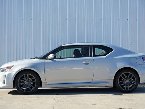 Used 2014 Scion tC 10 Series image 8
