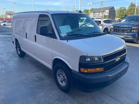 Used 2021 Chevrolet Express 2500 RWD image 4