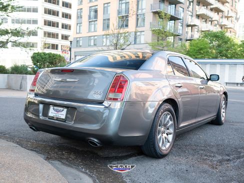 Used 2011 Chrysler 300 Limited w/ Luxury Group RWD image 7