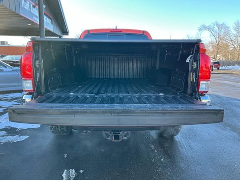 Used 2016 Toyota Tacoma SR5 image 11