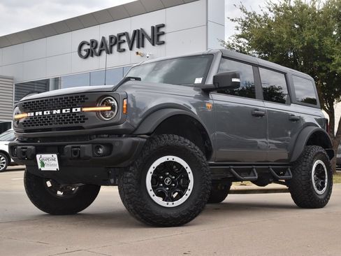Used 2023 Ford Bronco Badlands AWD/4WD image 2