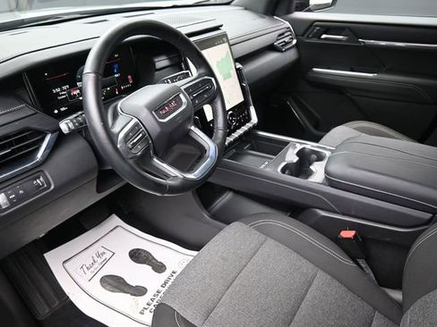 Used 2025 GMC Acadia Elevation image 18