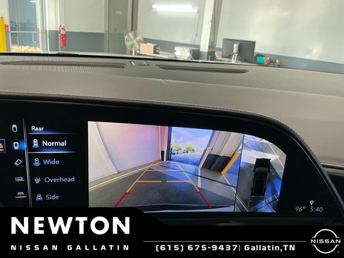 Used 2021 Cadillac Escalade ESV Sport Platinum RWD image 9