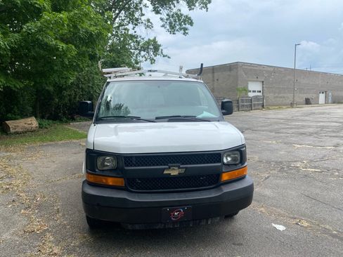 Used 2015 Chevrolet Express 2500 RWD image 8