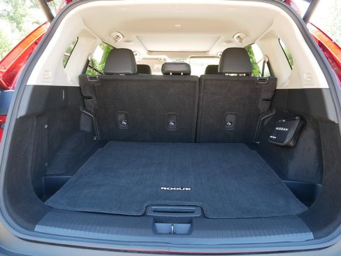 Certified 2023 Nissan Rogue SV w/ SV Premium B Package AWD/4WD image 18