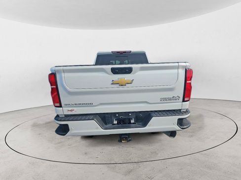 Used 2024 Chevrolet Silverado 2500 High Country w/ High Country Premium Package AWD/4WD image 2