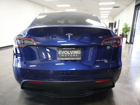 Used 2022 Tesla Model Y Long Range image 8