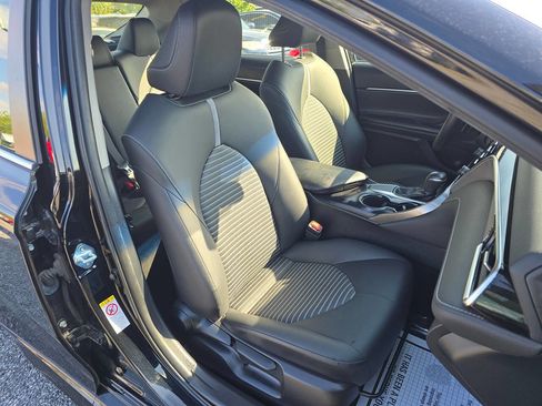 Used 2018 Toyota Camry SE FWD image 13