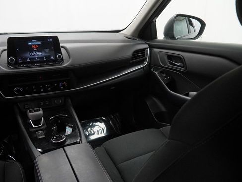 Used 2025 Nissan Rogue S image 24