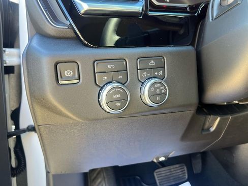 New 2026 GMC Sierra 1500 Elevation image 14