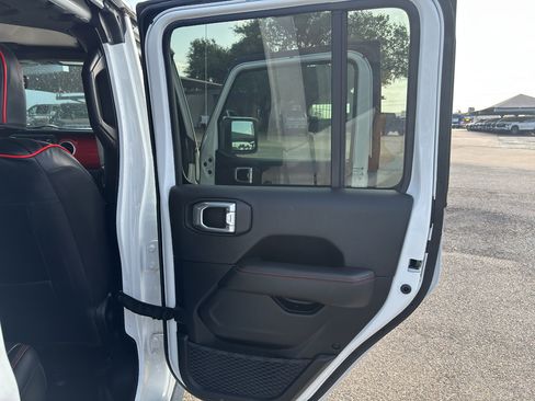 Used 2022 Jeep Gladiator Rubicon w/ LED Lighting Group AWD/4WD image 17