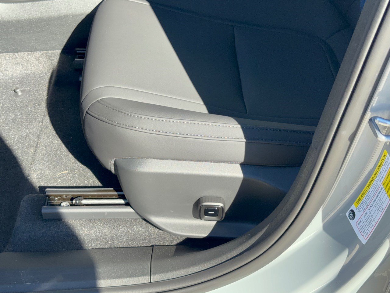 New 2026 Volvo EX30 Plus w/ Climate Package RWD image 16