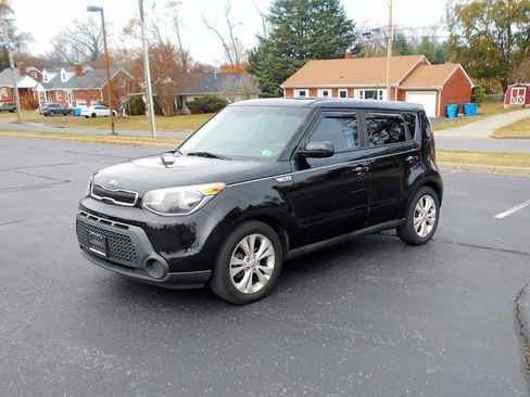 Used 2015 Kia Soul + image 2