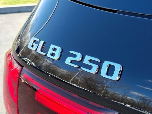 Used 2026 Mercedes-Benz GLB 250 4MATIC image 25