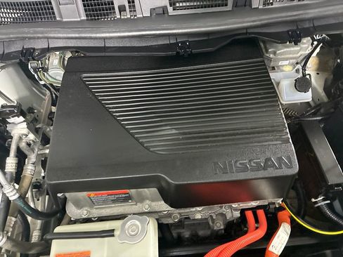 Used 2019 Nissan Leaf SL Plus image 9