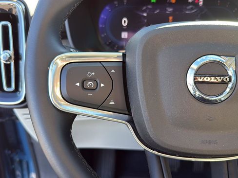 Used 2023 Volvo XC40 B5 Plus w/ Protection Package Premier image 13