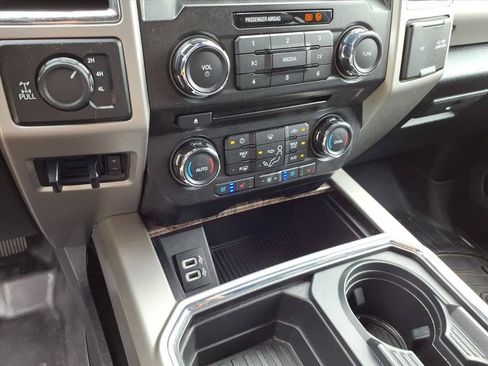 Used 2018 Ford F250 Lariat w/ Lariat Ultimate Package AWD/4WD image 32