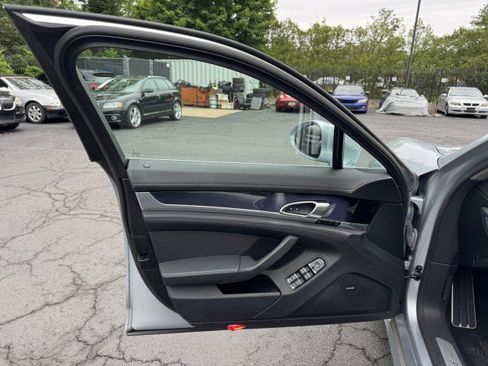 Used 2014 Porsche Panamera S RWD image 19