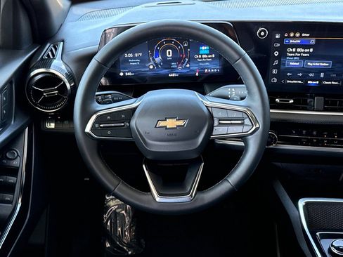 Used 2026 Chevrolet Equinox LT w/ Safety and Technology Package FWD image 22