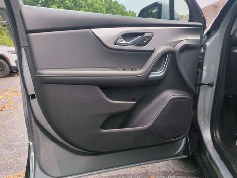 Used 2025 Chevrolet Blazer LT FWD image 11