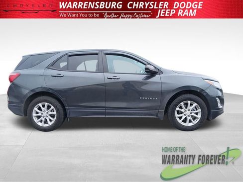 Used 2020 Chevrolet Equinox LS w/ LS Convenience Package image 2