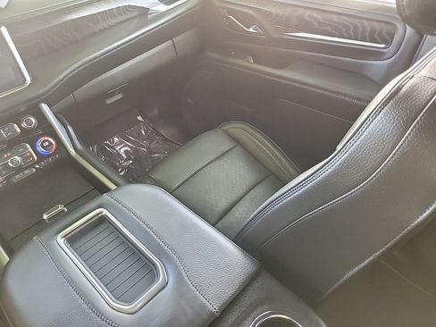Used 2022 GMC Yukon Denali w/ Denali Premium Package RWD image 18