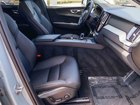 Used 2025 Volvo XC60 B5 Plus image 18