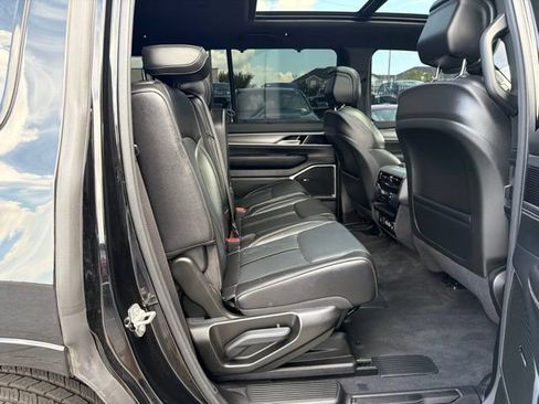 Used 2025 Jeep Wagoneer 4WD w/ Convenience Group I image 13