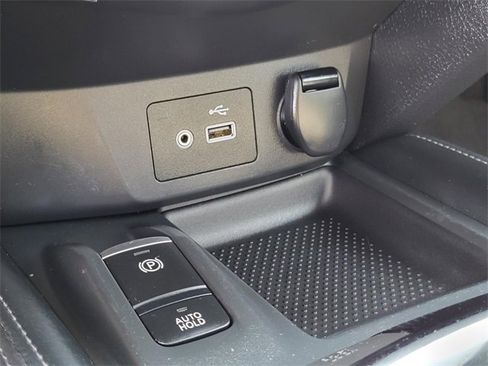 Used 2019 Nissan Rogue SL w/ Premium Package image 13