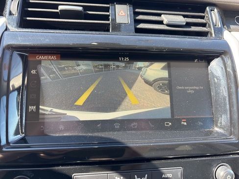 Used 2018 Land Rover Discovery HSE image 22