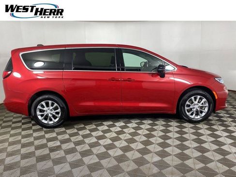 Used 2026 Chrysler Pacifica Select AWD/4WD image 23
