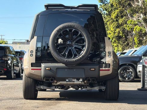 New 2026 Land Rover Defender 110 OCTA AWD/4WD image 9