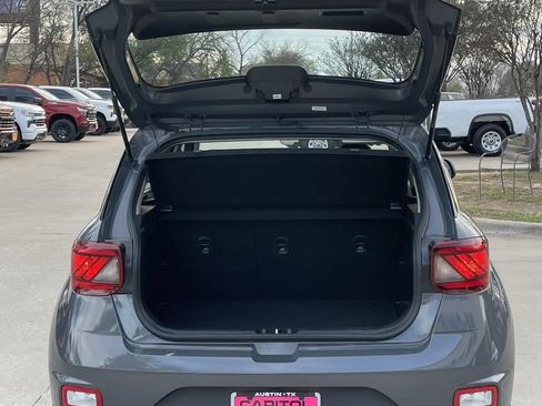 Used 2025 Hyundai Venue SEL image 25