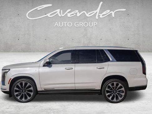 Used 2025 Cadillac Escalade Premium Luxury Platinum image 4