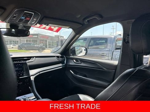 Used 2024 Jeep Grand Cherokee Altitude AWD/4WD image 36