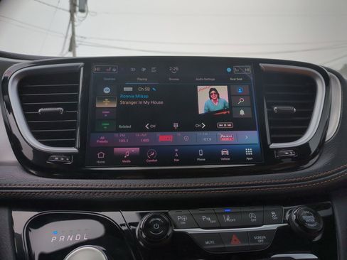 Used 2024 Chrysler Pacifica Pinnacle image 10