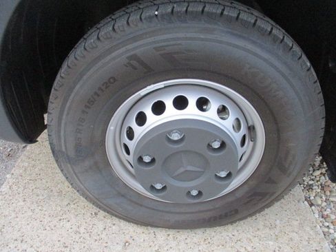 Used 2023 Mercedes-Benz Sprinter 3500 image 19