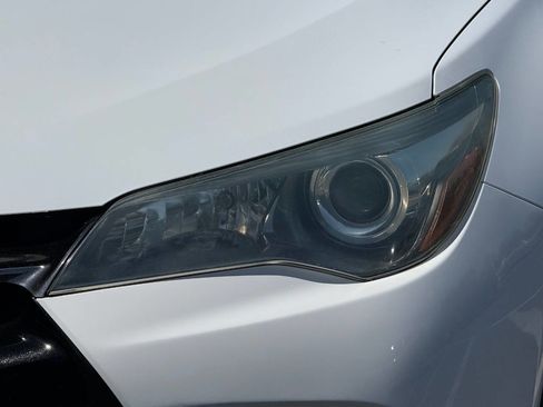 Used 2015 Toyota Camry SE FWD image 19