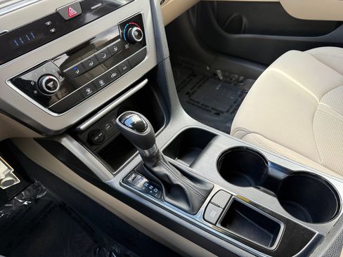 Used 2015 Hyundai Sonata SE w/ Option Group 09 FWD image 13