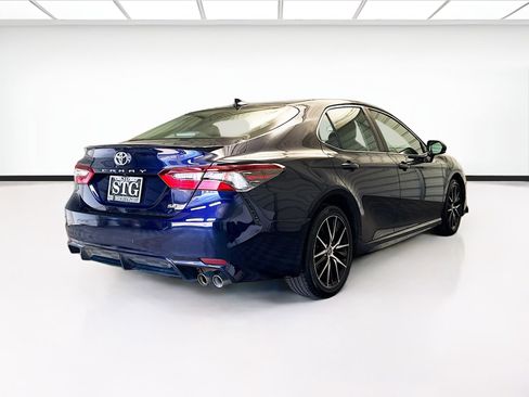 Used 2021 Toyota Camry SE FWD image 4