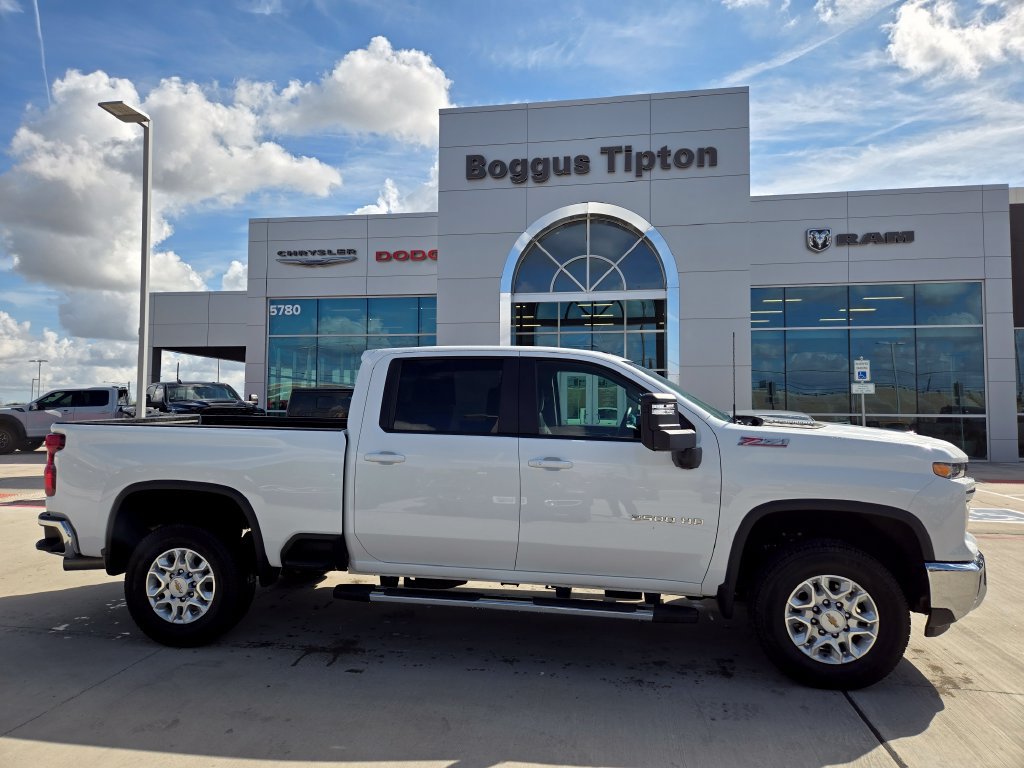 Used 2026 Chevrolet Silverado 2500 LT AWD/4WD image 2