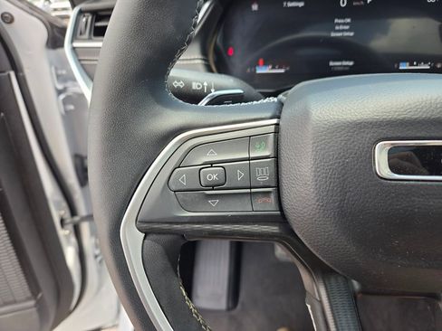 Used 2025 Jeep Grand Cherokee Laredo X w/ Luxury Tech Group I RWD image 29